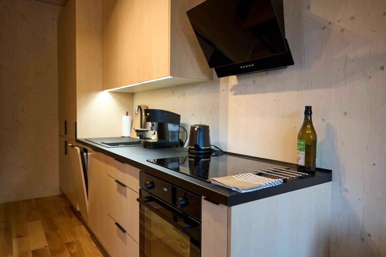 Cosy 1-Bedroom Apartment With Free Parking เดมานอฟสกา โดลินา ภายนอก รูปภาพ