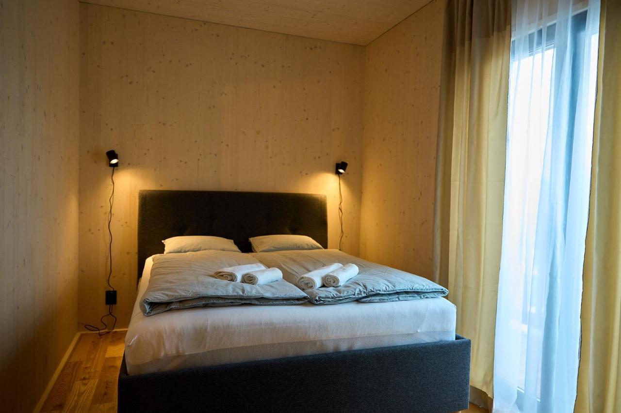 Cosy 1-Bedroom Apartment With Free Parking เดมานอฟสกา โดลินา ภายนอก รูปภาพ