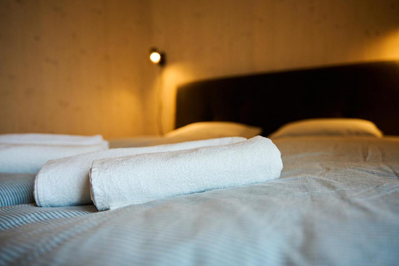 Cosy 1-Bedroom Apartment With Free Parking เดมานอฟสกา โดลินา ภายนอก รูปภาพ